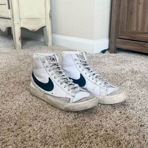 NIKE BLAZER MID 77 WOMENS SIZE 6.5